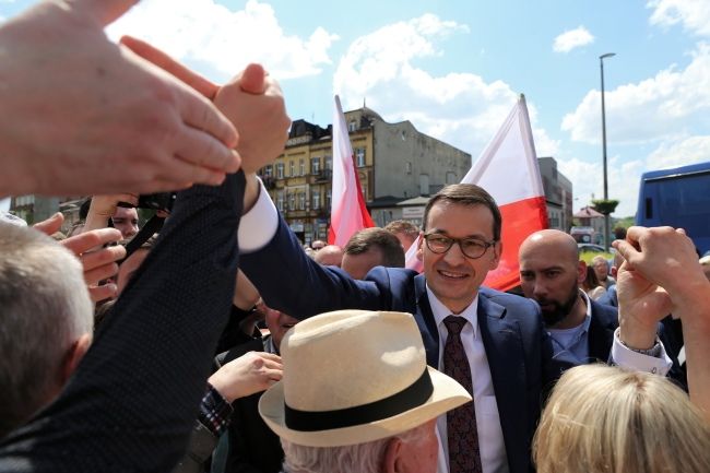 Голосуя за Европу и за сильную Польшу в Европе, вы также голосуете за свободную, демократическую Польшу без страха, без принуждения, без презрения к другим, - сказал Дональд Туск на Plac Konstytucji в Варшаве во время марша «Польша в