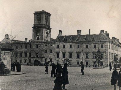 Королевский замок в Варшаве, сожженный в сентябре 1939 года, фотография периода оккупации