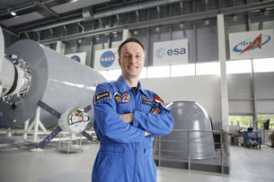 В 2017 году он завершил базовую подготовку космонавта
