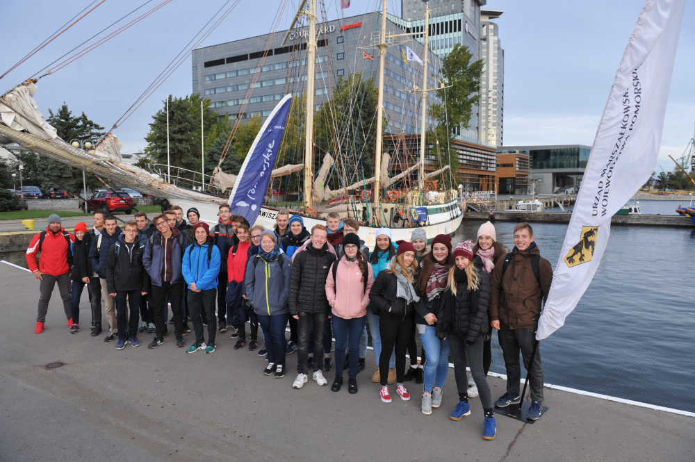 Это также посещение Морского музея, где студенты вместе с гидом посетили выставку и приняли участие в музейных уроках, темой которых стала история польского военно-морского флота