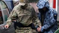 Генеральный секретарь НАТО Йенс Столтенберг повторил в понедельник обращение к России с призывом вернуть украинские корабли и освободить моряков