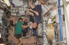 Астронавты на Международной космической станции, фото НАСА, Wikimedia Commons, Public Domain   Павел Туфар также посвятил себя науке