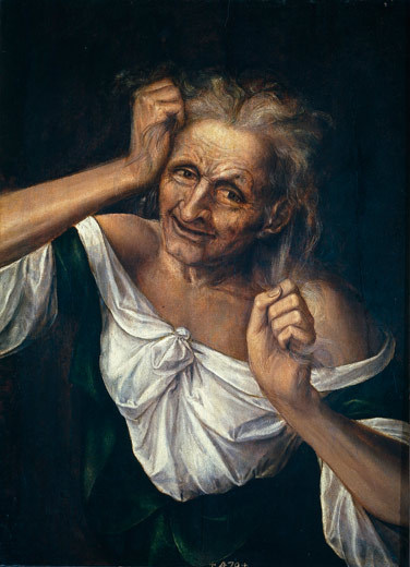 Старая женщина, разрывая ее волосы