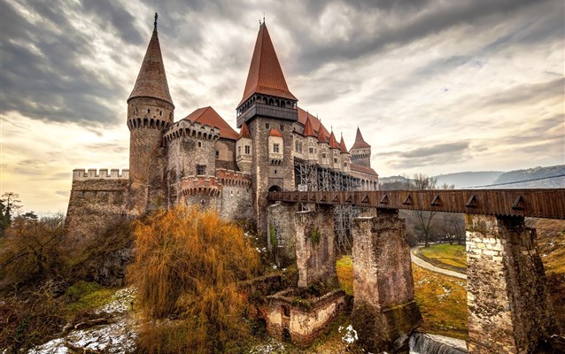Средневековый замок в Трансильвании, построенный в 12-13 веках