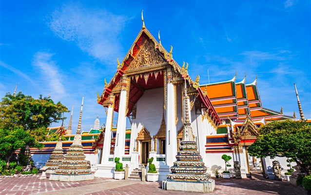 Тайский храм, также известный как Wat Phra Chetuphon (Храм Отдыхающего Будды)