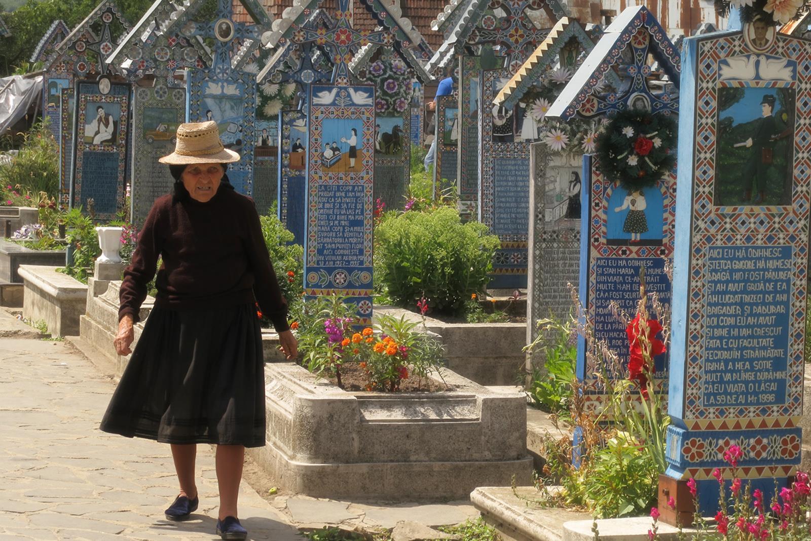 Самым известным и самым необычным кладбищем в Румынии является Веселое кладбище в Сапанте